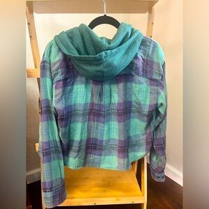 AE cropped lightweight flannel!